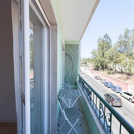 Flh Alcantara Comfy Flat With Balcony דירה ליסבון
