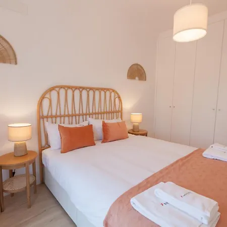 Flh Alcantara Comfy Flat With Balcony דירה