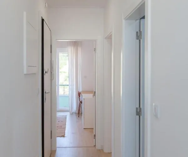Flh Alcantara Comfy Flat With Balcony *