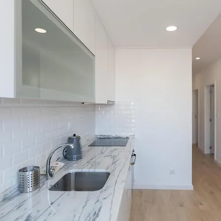 Flh Alcantara Comfy Flat With Balcony דירה