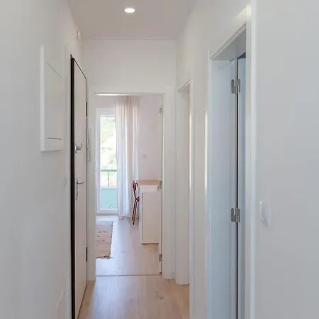 Flh Alcantara Comfy Flat With Balcony *